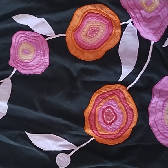 REVES BLACK FLOWER APPLIED DRESS SZ L - Picture 3 of 5